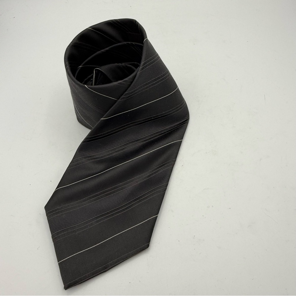 Zegna 100% Seta Silk Tie Men’s Gray White Stripe Necktie 58”. Width 3.5